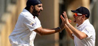 2nd Test, Day 3: India slump to 117/7, England smell victory