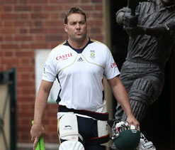 Kallis shrugs off comparisons to cricket legends