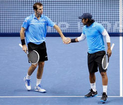 Paes-Stepanek qualify for semifinals of World Tour Finals