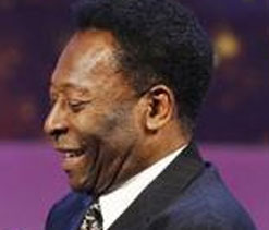 Legends Pele, Federer swap shirts in Brazil!