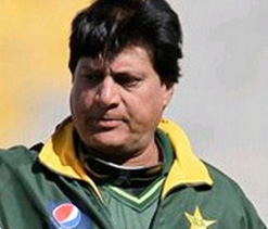 Ex-Pak coach Mohsin disappointed over Afridi, Razzaq India tour snub