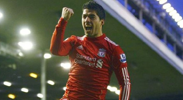 Gerrard, Suarez on target as Liverpool beat Fulham 4-0