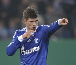 Huntelaar extends contract with Schalke