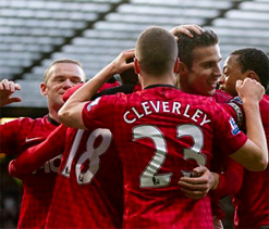 Manchester United 4-3 Newcastle: Chicharito snatches last-gasp winner to settle seven-goal classic