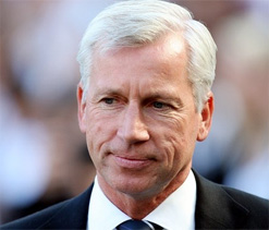 Newcastle manager Pardew wants retrospective ban for Sir Alex Ferguson