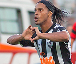 Ronaldinho leads Atletico Mineiro to 3-2 victory