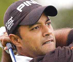 Atwal drops further back, Woods struggles with putting