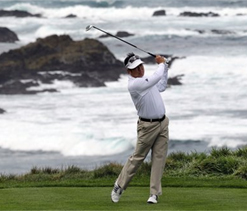 Wi maintains the lead as Tiger charges