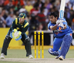 Dhoni, the finisher, draws praise from rivals