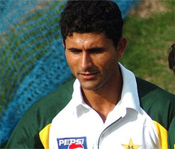 Razzaq set to get PCB central contract
