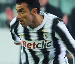 Juventus beat Catania to top Serie A