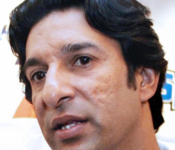 There is good reason behind Dhoni`s moves: Akram