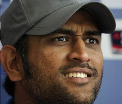 Dhoni to field regular openers, refuses to experiment