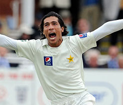 Pak cricket community divided on Amir`s return