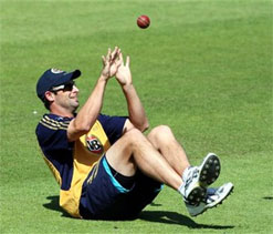 Hilfenhaus in Australia squad for injured Lee