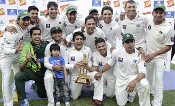 Pakistan complete England whitewash