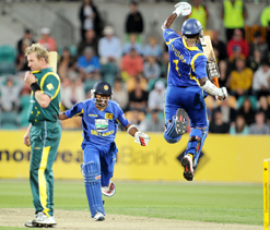 Australia take on Sri Lanka with India praying for Oz win