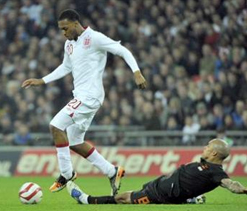 Robben foils England fightback