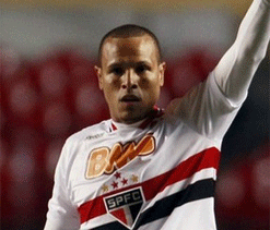 Luis Fabiano leads Sao Paulo to victory