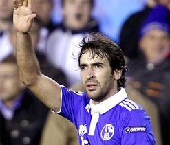 Schalke offers Raul new contract
