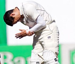 Taylor out on final day of Wellington Test due to broken arm