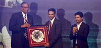 Teammates salute Dravid`s contribution to Indian cricket