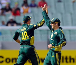 Mike Hussey thinks brother David deserves the ``Baggy Green”