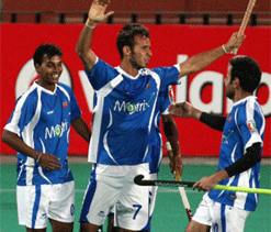 Comets have edge against Strykers in second semifinal