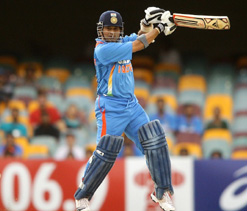 `Sachin shouldn`t wait for too long to decide his ODI career`