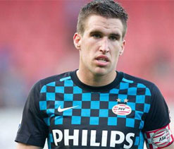Man U closes down on signing Dutch midfielder Strootman