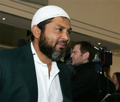 Is Mushtaq front-runner for post of Pak bowling coach?