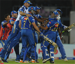 IPL 2012: Mumbai Indians take on table toppers Rajasthan Royals today