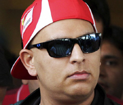 Yuvraj to pen down his fight against cancer