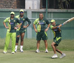 Misbah lauds new cricket coach Whatmore for dealing with Pak team ‘professionally’