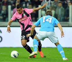 Juve beat Napoli to close gap on Milan