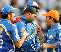 Sachin hands over Mumbai Indians captaincy to Harbhajan