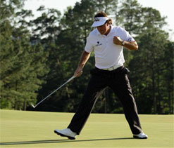 Mickelson makes Masters charge, McIlroy collapses