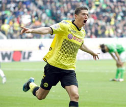 Dortmund stay three points clear with Wolfsburg win