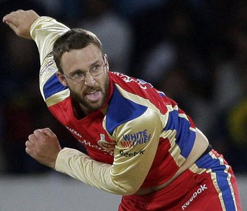Vettori keen to rein in dangerous McCullum