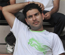 Recovering Yuvraj Singh returns to warm welcome
