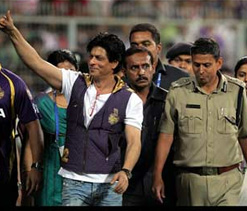 SRK in spat with MCA officials, confusion over ban