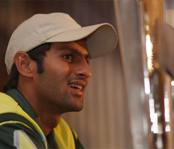 Malik turns down county offers in hope of national team recall