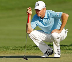Love heads up 3-way tie after 3 rounds in Memphis