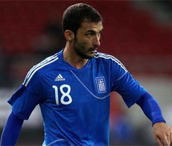 Greece midfielder Fotakis suffers knee injury
