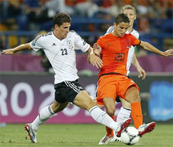 Euro 2012: Mario Gomez double sinks Netherlands