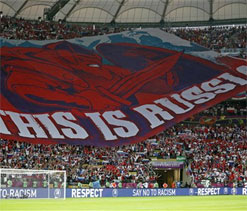 Euro 2012: Russia fined 120,000 euros for crowd trouble
