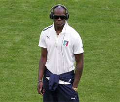 Racial abuse reported against Italy`s Mario Balotelli at Euro 2012