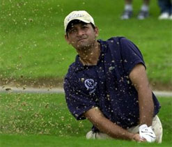Lahiri two off the lead despite errors and missed putts