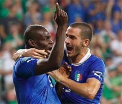 Euro 2012: Cassano & Balotelli lead Italy to quarter-finals