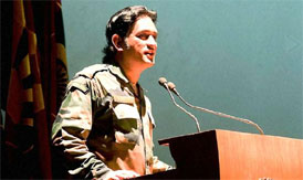 Dhoni visits border areas in Kashmir